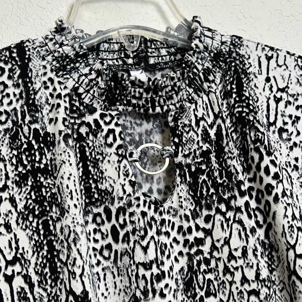 NY Women Collection Black and White Animal Print Front Keyhole 1X Blouse - Picture 4 of 13